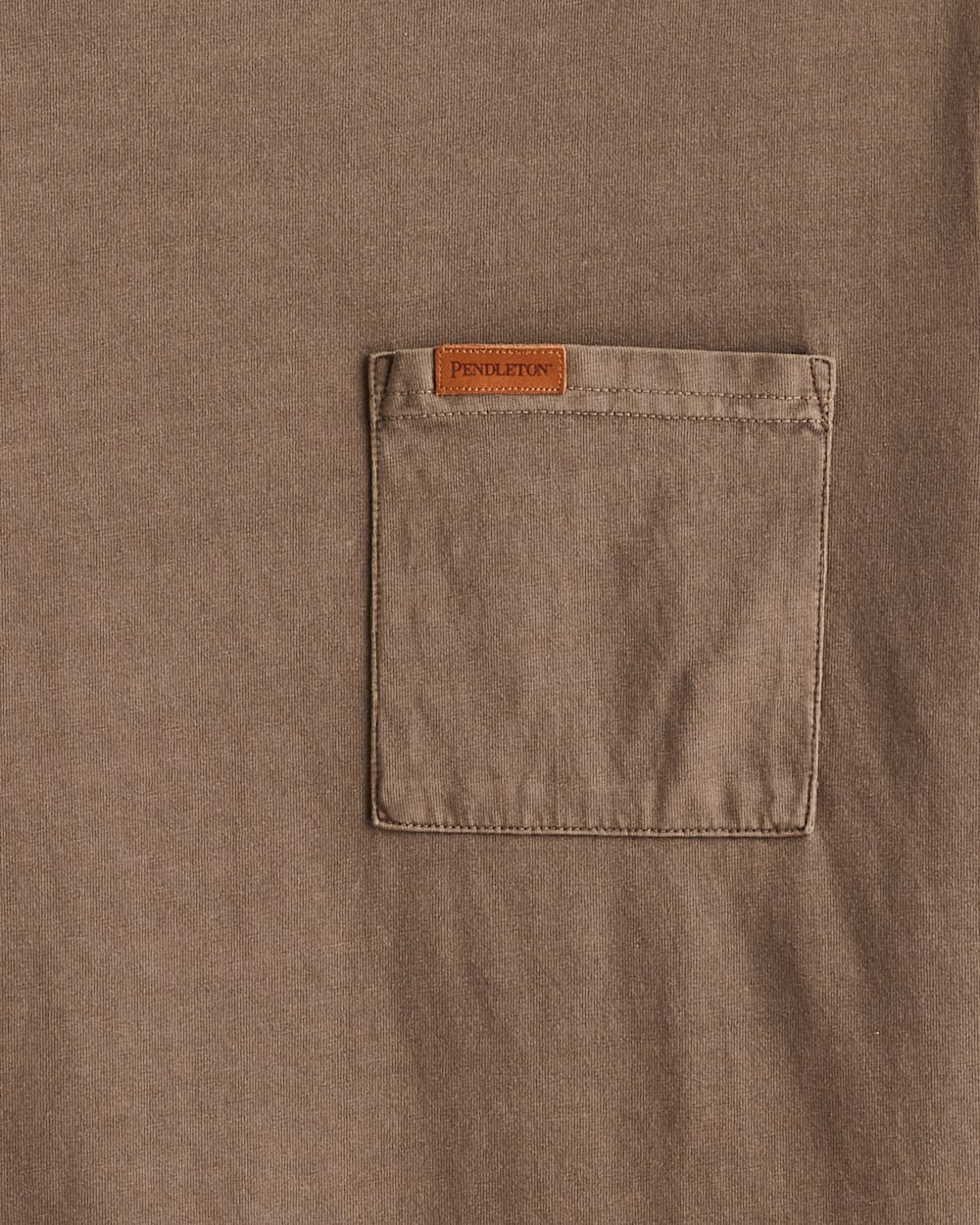 ALTERNATE VIEW OF MEN'S LONG-SLEEVE DESCHUTES POCKET TEE IN ASH BROWN image number 2