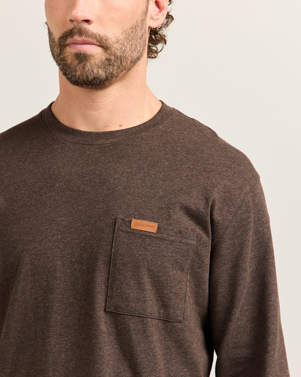 ALTERNATE VIEW OF MEN'S LONG-SLEEVE DESCHUTES POCKET TEE IN BROWN HEATHER image number 4