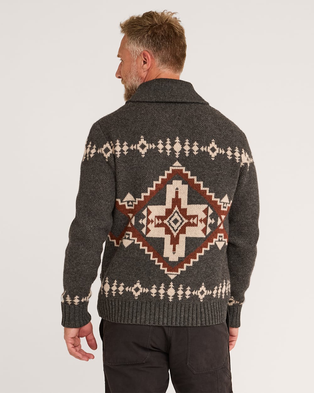 ALTERNATE VIEW OF MEN'S FOUR CORNERS LAMBSWOOL CARDIGAN IN CHARCOAL image number 3
