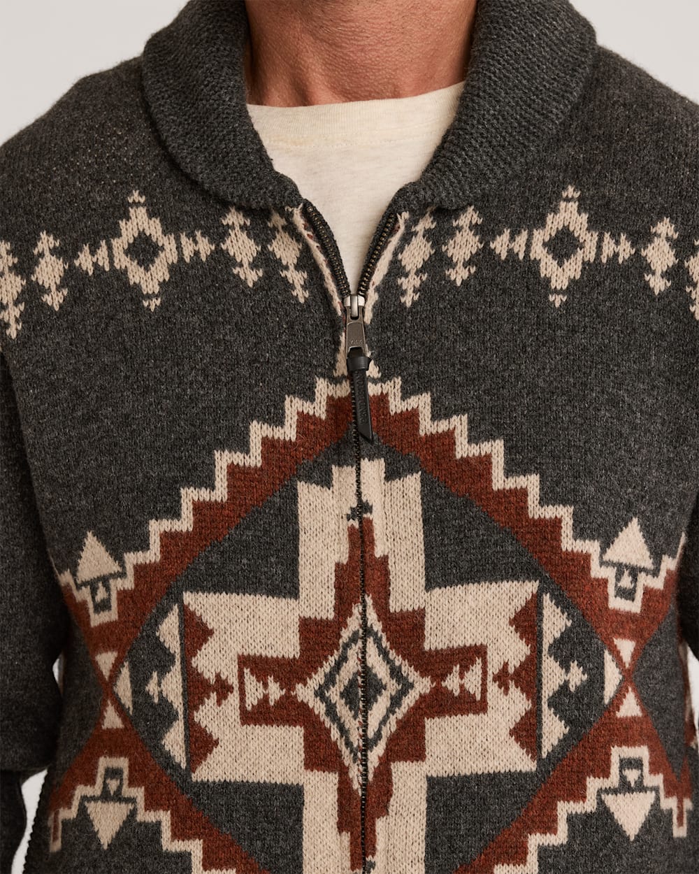 ALTERNATE VIEW OF MEN'S FOUR CORNERS LAMBSWOOL CARDIGAN IN CHARCOAL image number 5