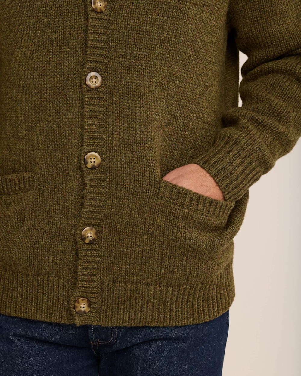 ALTERNATE VIEW OF MEN'S SHETLAND COLLECTION CARDIGAN IN MOSS HEATHER image number 4