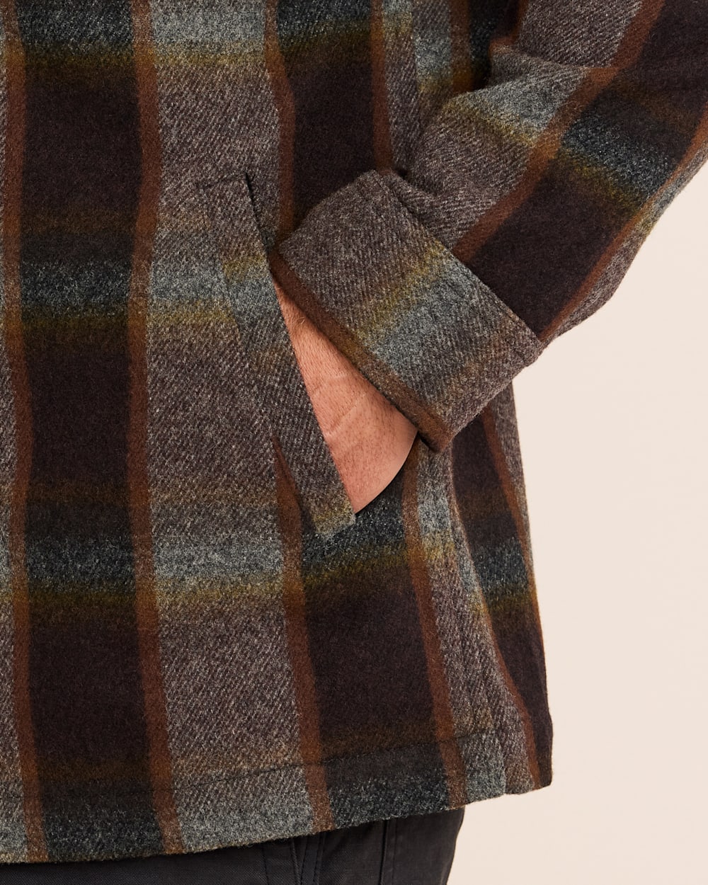 ALTERNATE VIEW OF MEN�S PLAID WOOL LAWSON COAT IN BROWN/GREY MIX image number 5