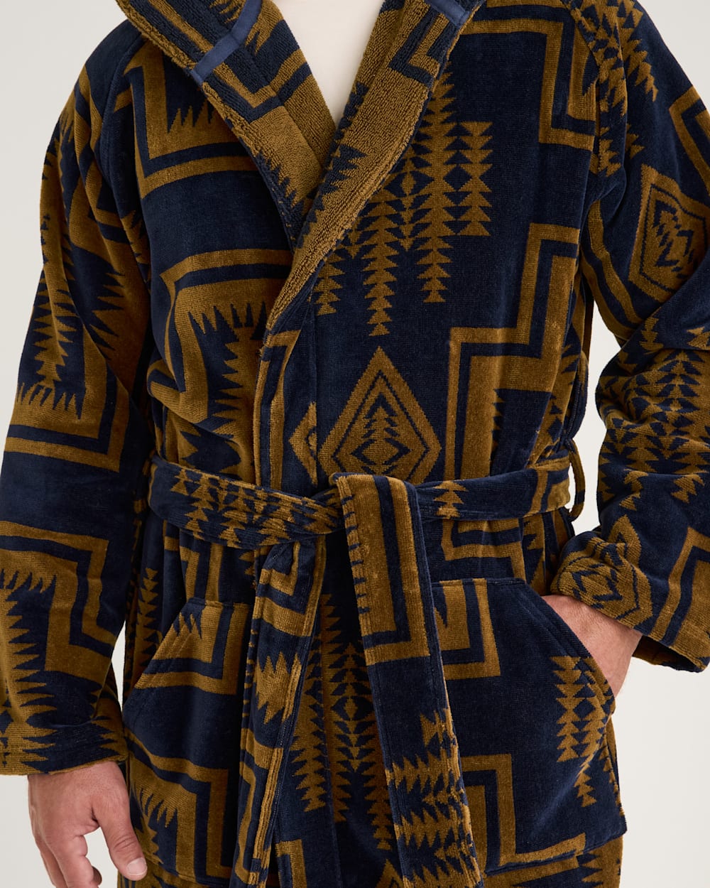 ALTERNATE VIEW OF UNISEX HARDING COTTON TERRY VELOUR ROBE IN NAVY/BRONZE image number 5