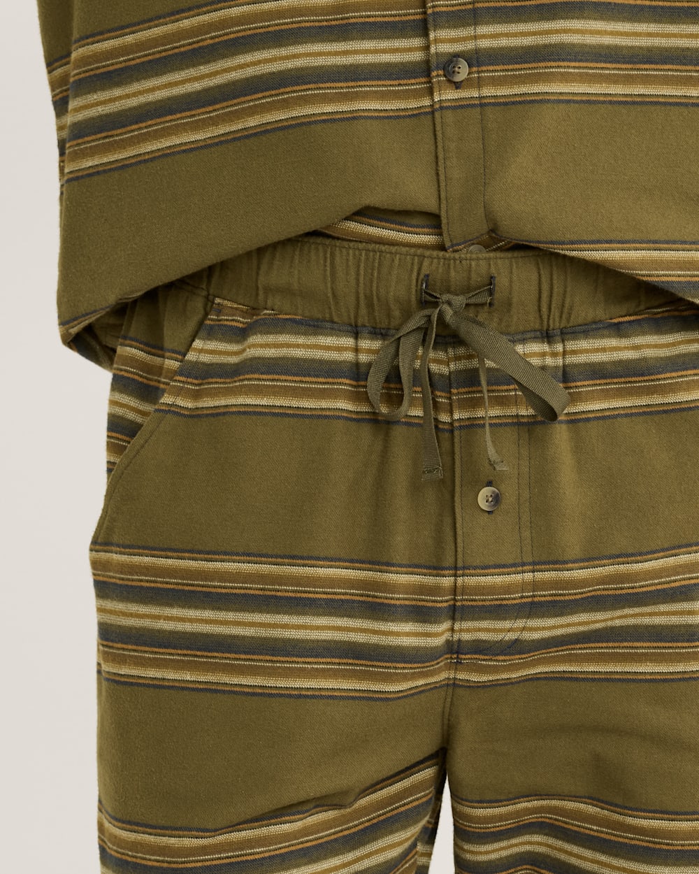 ALTERNATE VIEW OF MEN'S YAKIMA STRIPE FLANNEL PAJAMA SET IN OLIVE OMBRE image number 5