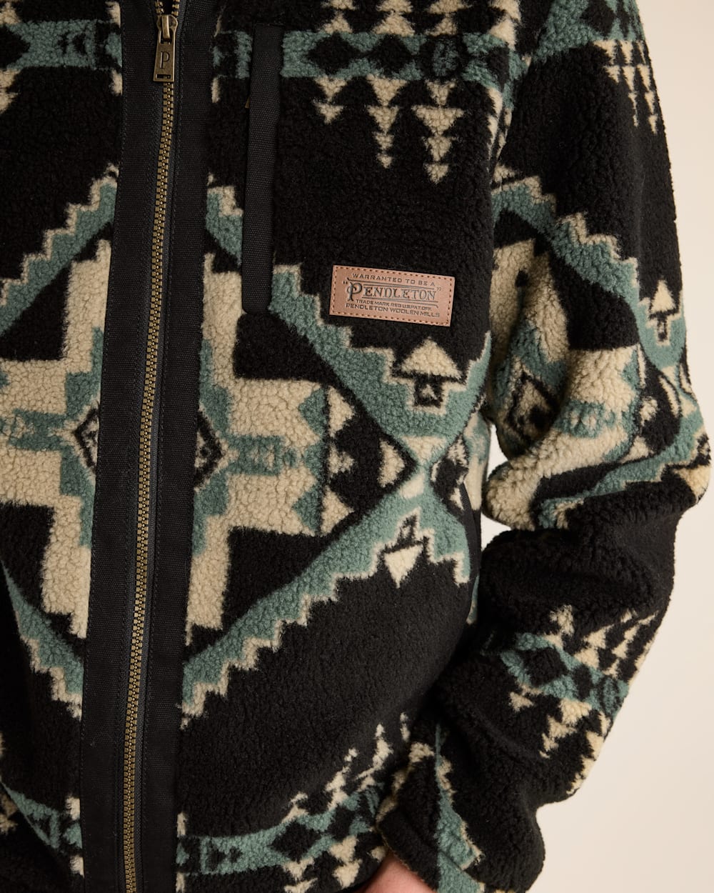 ALTERNATE VIEW OF MEN'S TAHUYA BERBER FLEECE JACKET IN HUNTER/BLACK FOUR CORNERS image number 4