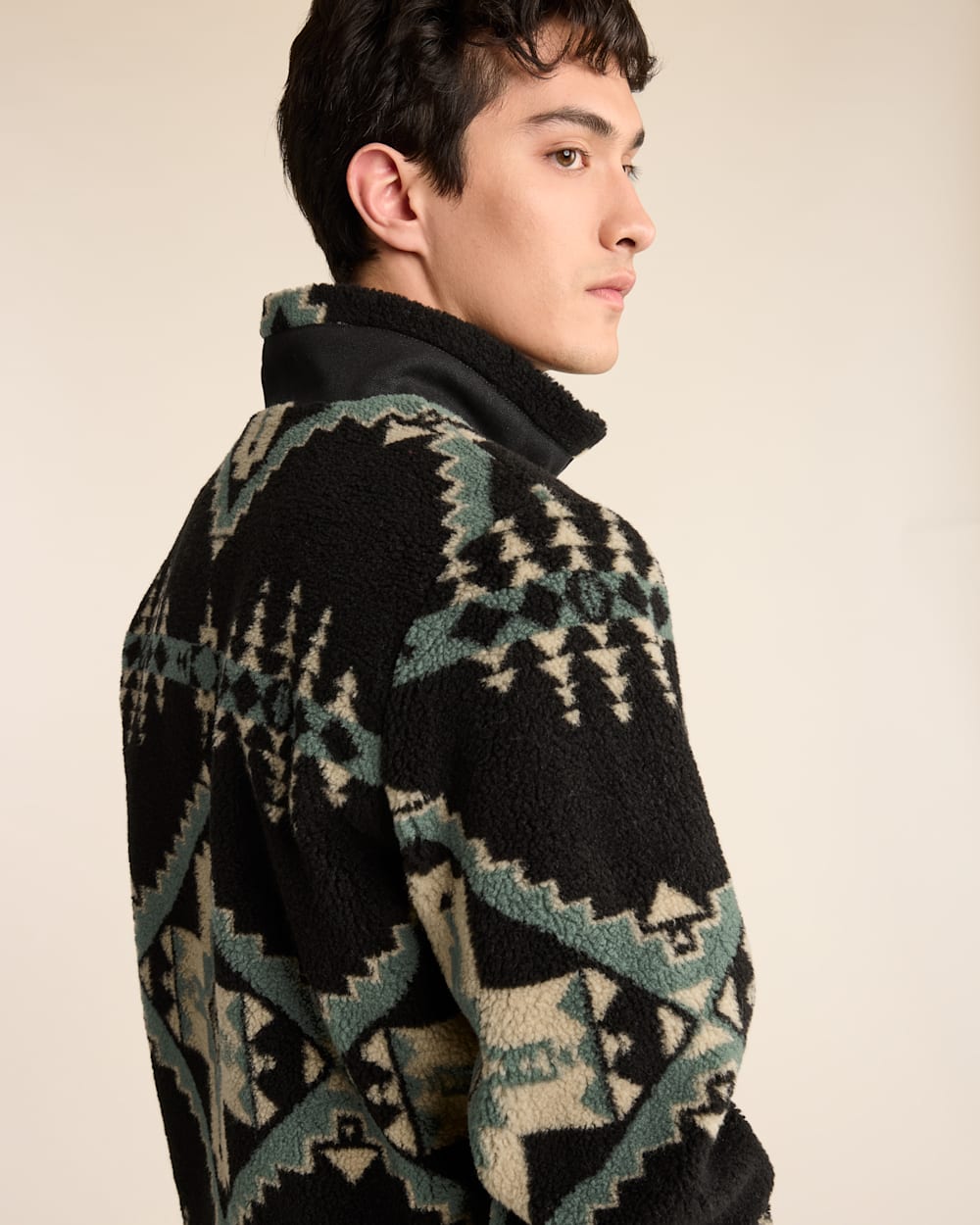 ALTERNATE VIEW OF MEN'S TAHUYA BERBER FLEECE JACKET IN HUNTER/BLACK FOUR CORNERS image number 5