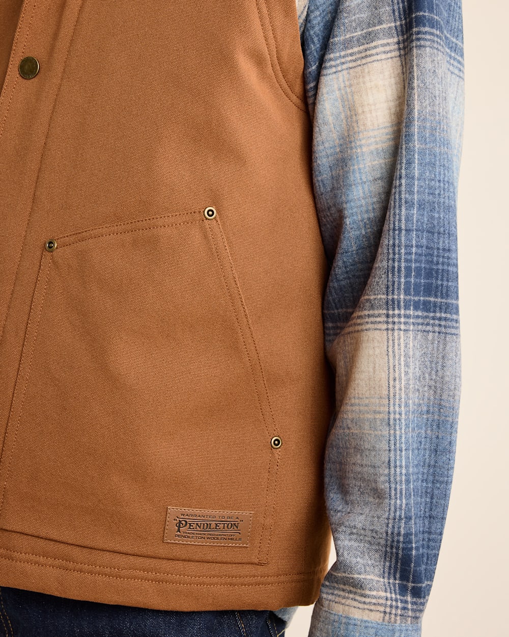 ALTERNATE VIEW OF MEN'S PINE GROVE CANVAS VEST IN WHISKEY image number 5