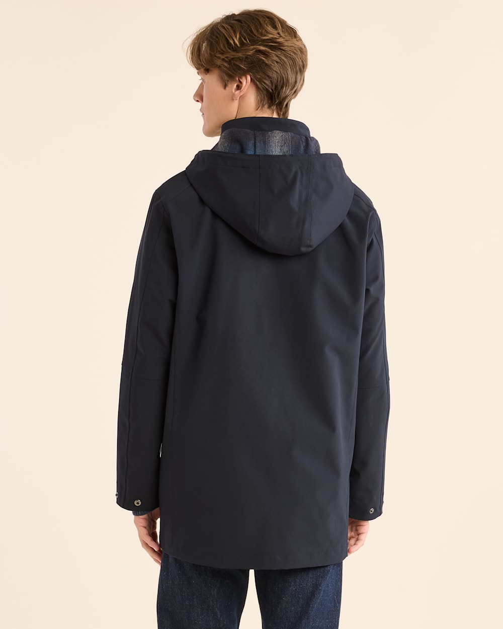 ALTERNATE VIEW OF MEN'S OAK HARBOR RAIN JACKET IN MIDNIGHT image number 3