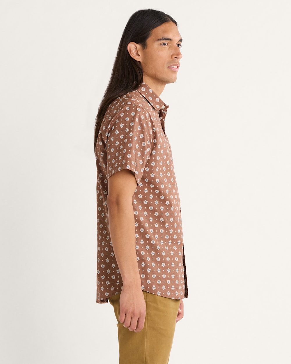 ALTERNATE VIEW OF MEN'S SHORELINE COTTON SHIRT IN RED/BROWN GEO image number 3