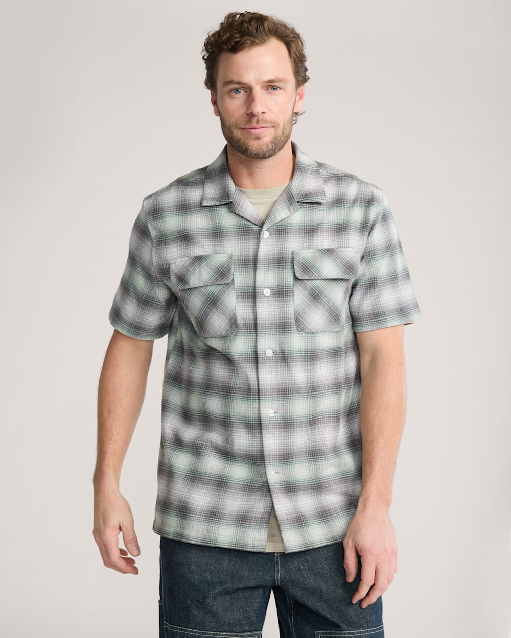 MEN'S SHORT-SLEEVE PLAID COTTON BOARD SHIRT IN CHARCOAL/GREY PLAID image number 1