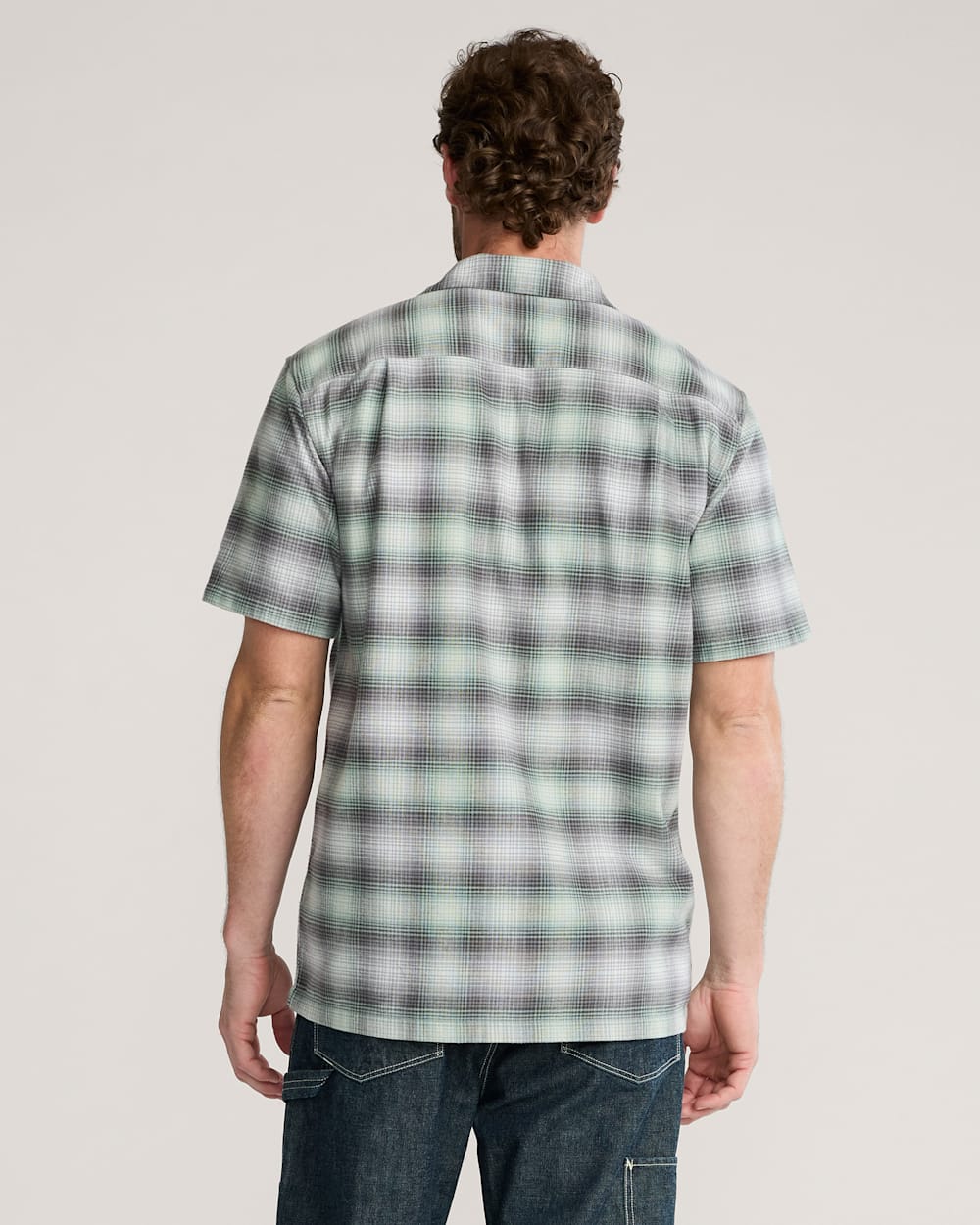 ALTERNATE VIEW OF MEN'S SHORT-SLEEVE PLAID COTTON BOARD SHIRT IN CHARCOAL/GREY PLAID image number 2