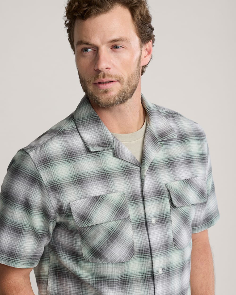 ALTERNATE VIEW OF MEN'S SHORT-SLEEVE PLAID COTTON BOARD SHIRT IN CHARCOAL/GREY PLAID image number 4