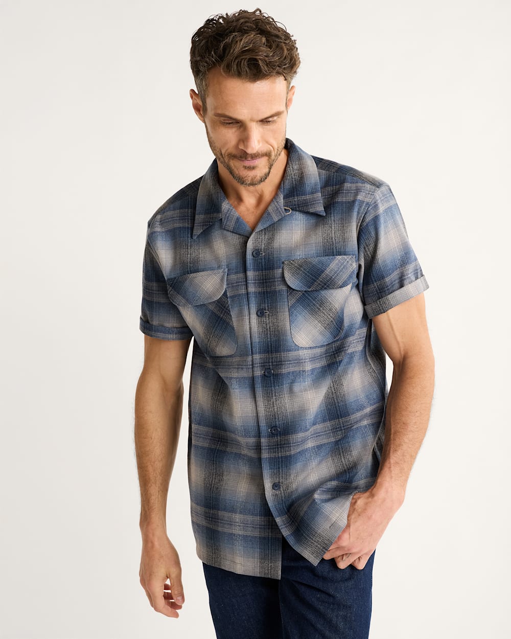 MEN'S SHORT-SLEEVE PLAID BOARD SHIRT IN GREY/NAVY OMBRE image number 1