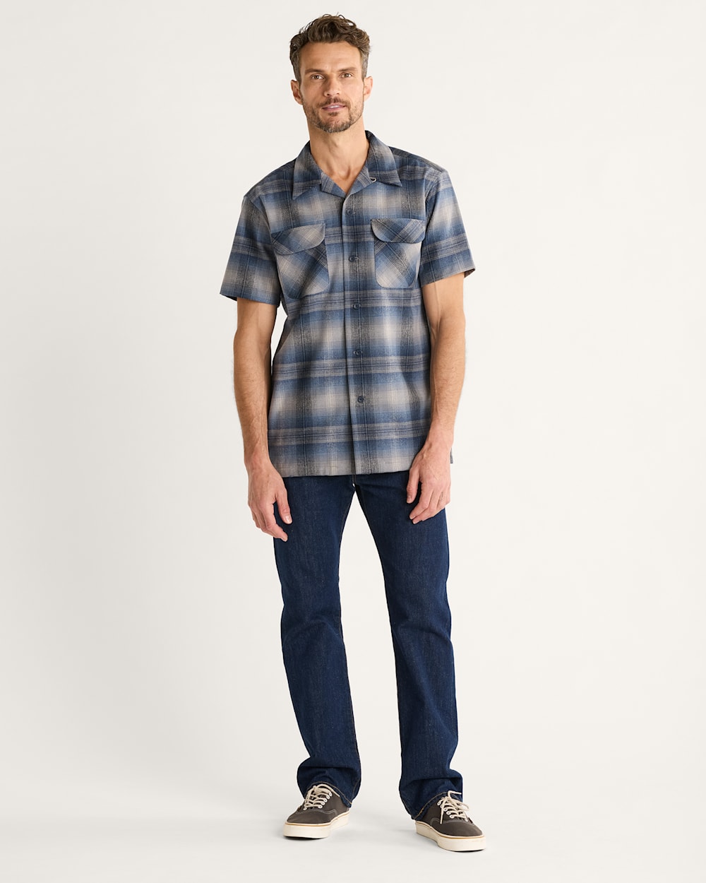 ALTERNATE VIEW OF MEN'S SHORT-SLEEVE PLAID BOARD SHIRT IN GREY/NAVY OMBRE image number 4