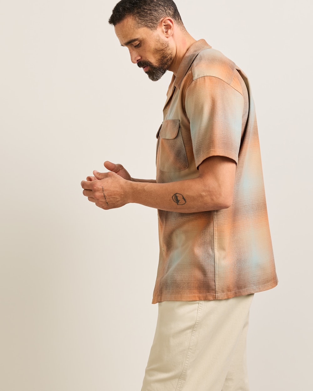 ALTERNATE VIEW OF MEN'S SHORT-SLEEVE PLAID BOARD SHIRT IN TAN/ORANGE OMBRE image number 3