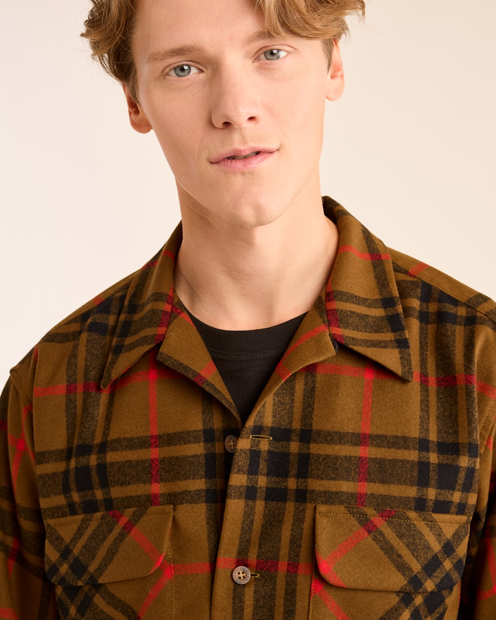ALTERNATE VIEW OF MEN'S PLAID BOARD SHIRT IN BROWN/BLACK/RED image number 4