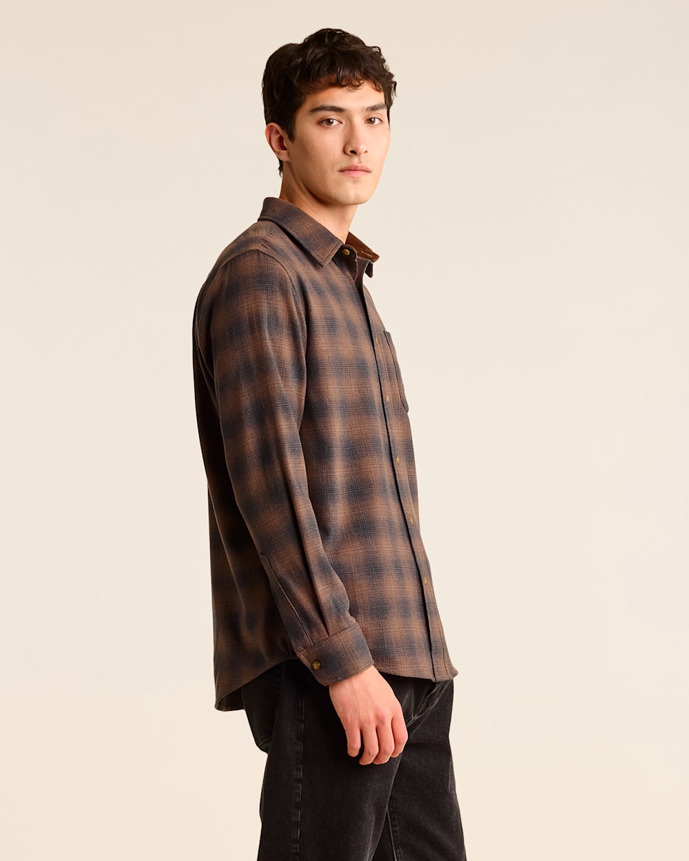 ALTERNATE VIEW OF MEN'S PLAID MERINO LODGE SHIRT IN SLATE/TAN image number 2