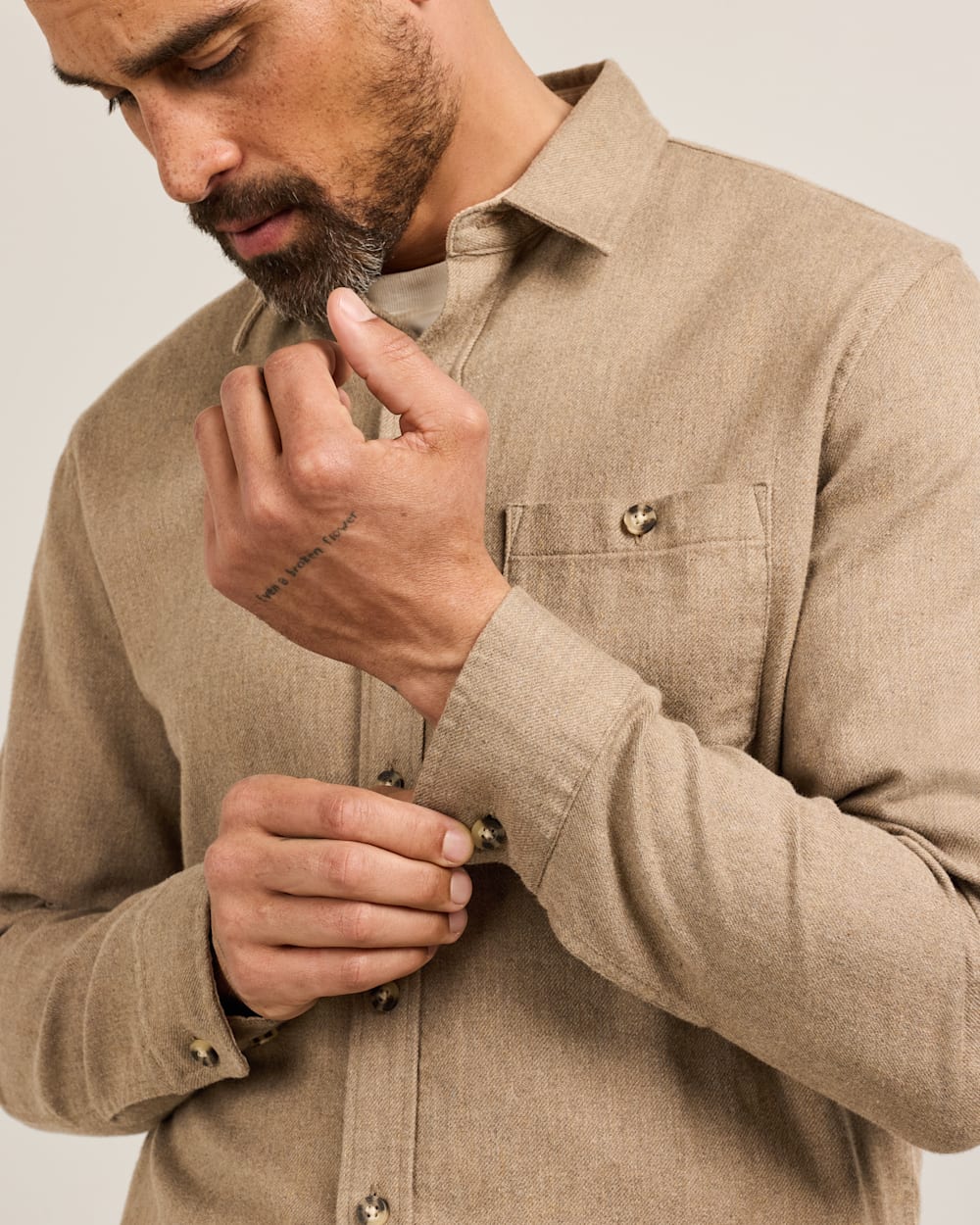 ALTERNATE VIEW OF MEN'S FREMONT COTTON FLANNEL SHIRT IN TAN DONEGAL HEATHER image number 6