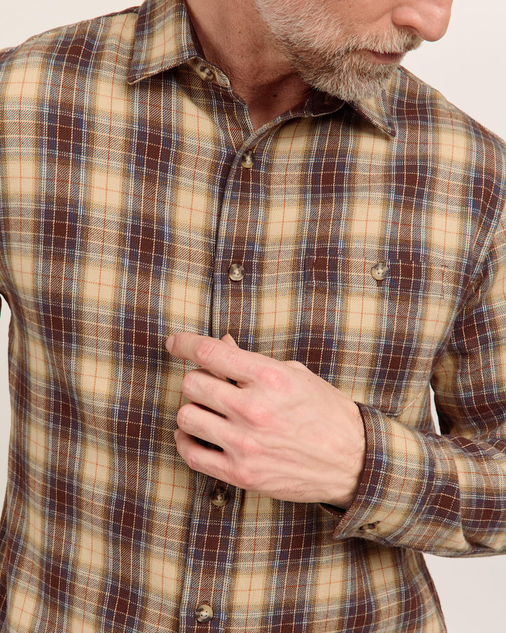 ALTERNATE VIEW OF MEN'S PLAID COTTON FREMONT FLANNEL SHIRT IN TAN MULTI image number 4