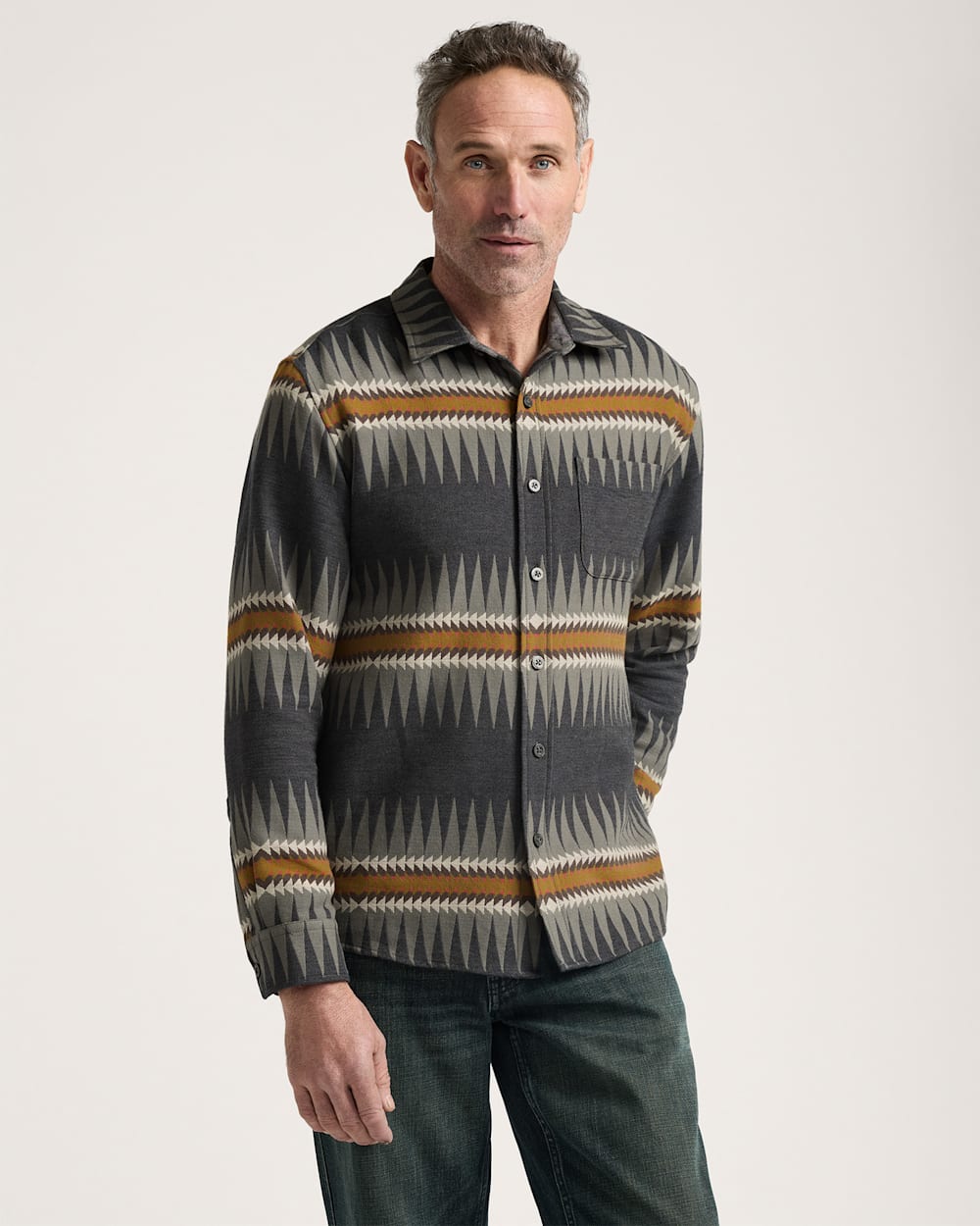 MEN'S SAWTOOTH COTTON CHAMOIS SHIRT IN CHARCOAL image number 1