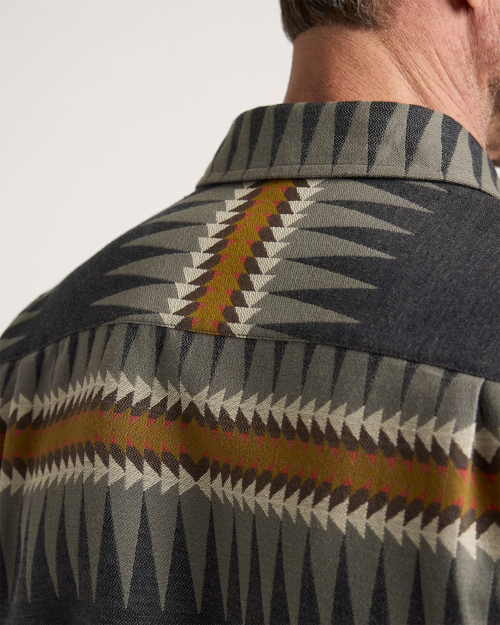 ALTERNATE VIEW OF MEN'S SAWTOOTH COTTON CHAMOIS SHIRT IN CHARCOAL image number 4