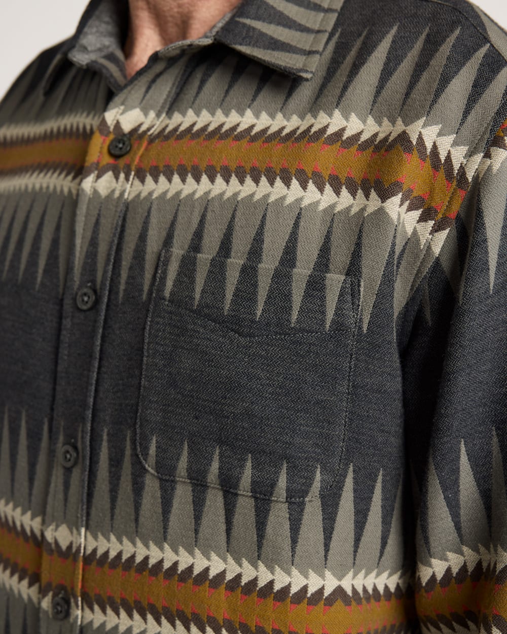 ALTERNATE VIEW OF MEN'S SAWTOOTH COTTON CHAMOIS SHIRT IN CHARCOAL image number 5