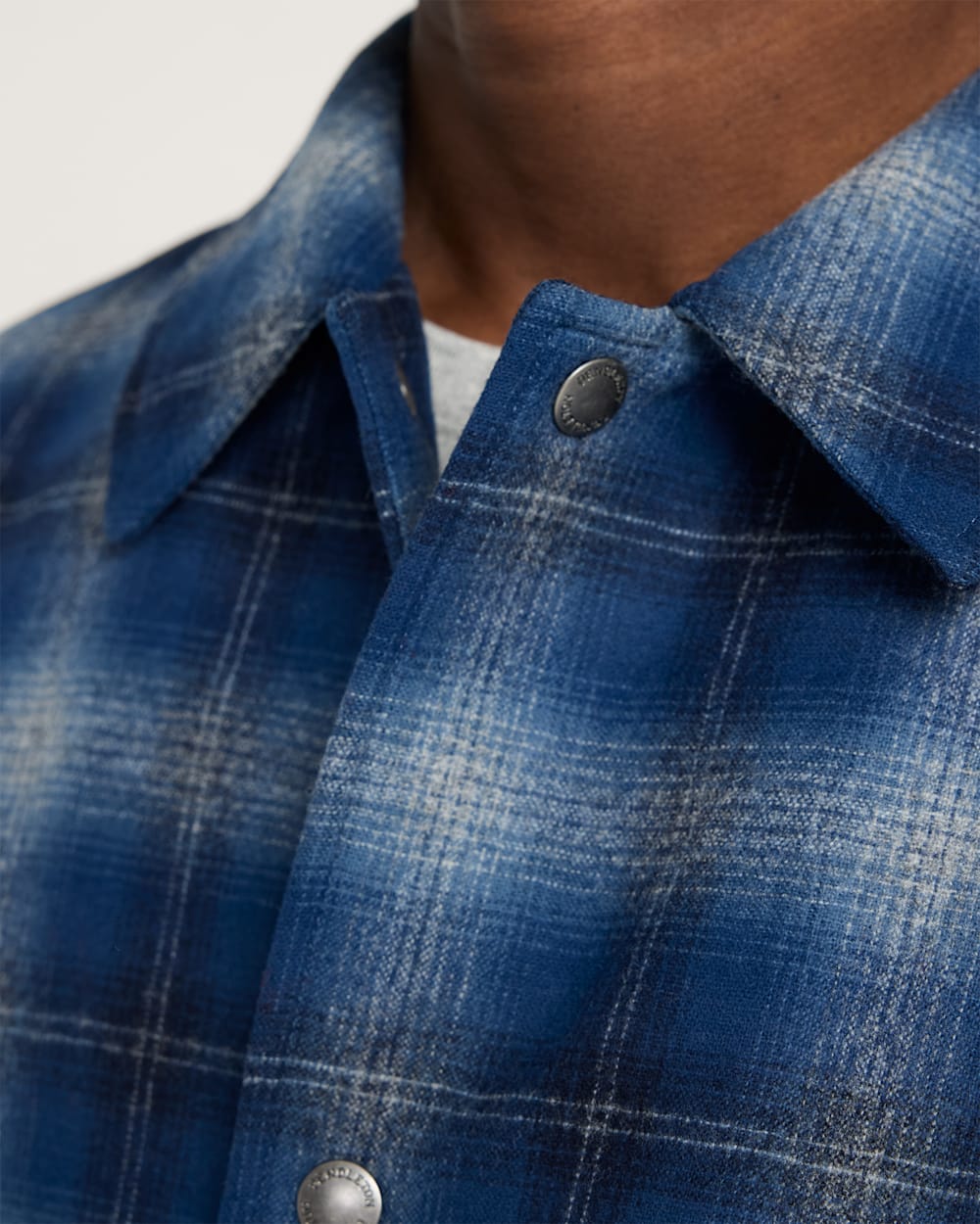 ALTERNATE VIEW OF MEN'S QUILTED WOOL COACHES JACKET IN NAVY OMBRE image number 4