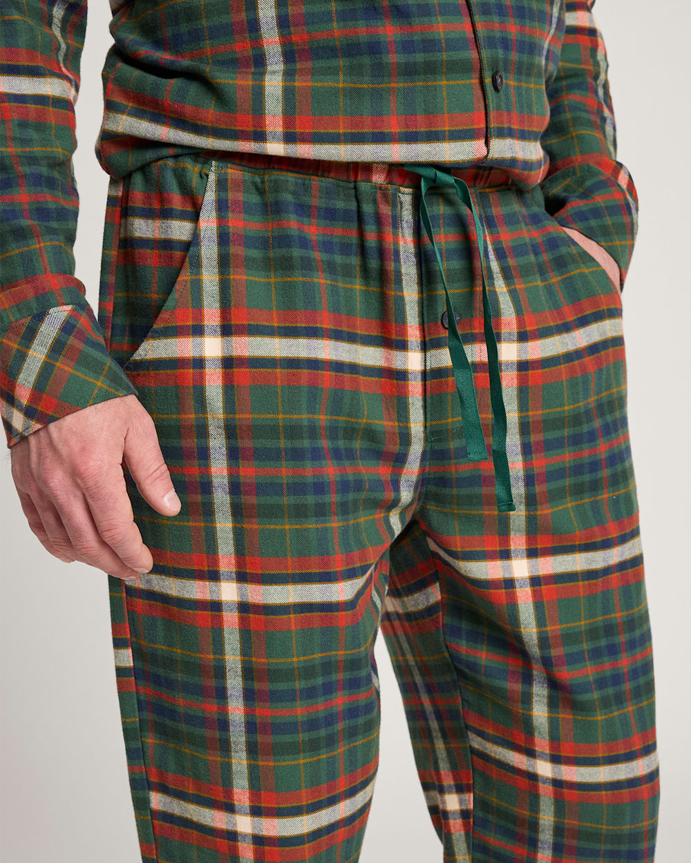 ALTERNATE VIEW OF MEN'S PLAID FLANNEL PAJAMA SET IN GREEN MULTI PLAID image number 5