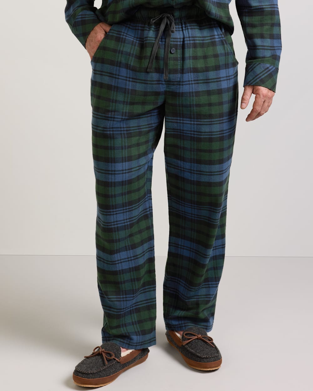 ALTERNATE VIEW OF MEN'S PLAID FLANNEL PAJAMA SET IN BLACK WATCH TARTAN image number 3