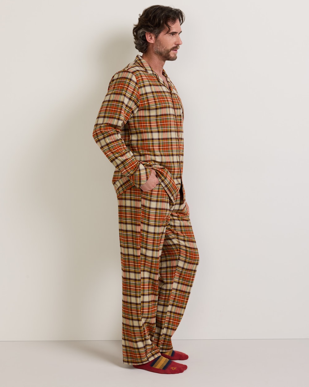 MEN'S PLAID FLANNEL PAJAMA SET IN RED/TAN PLAID image number 1