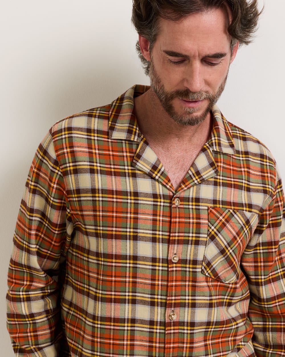 ALTERNATE VIEW OF MEN'S PLAID FLANNEL PAJAMA SET IN RED/TAN PLAID image number 4