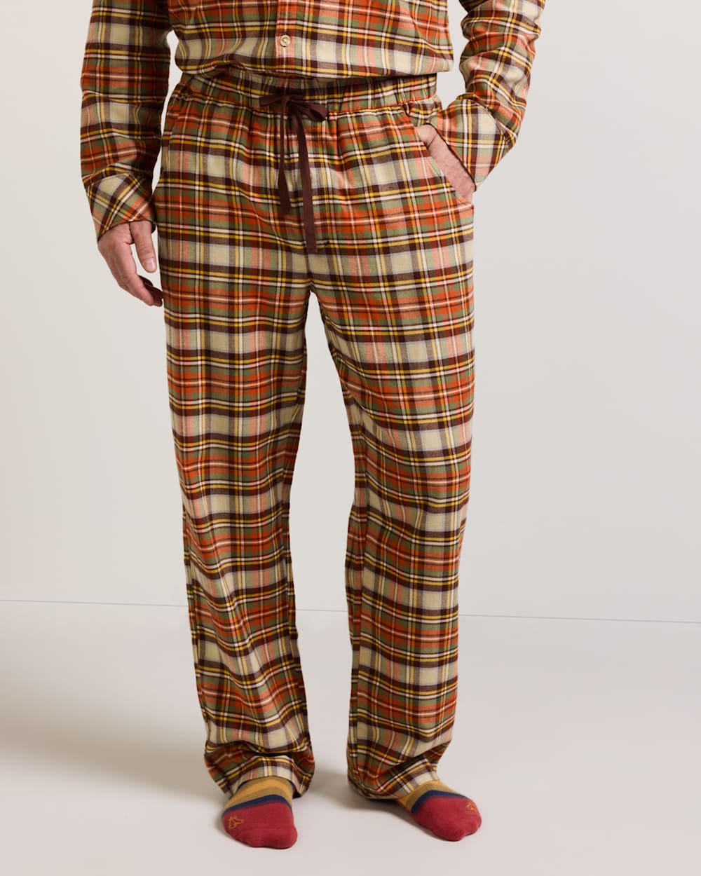ALTERNATE VIEW OF MEN'S PLAID FLANNEL PAJAMA SET IN RED/TAN PLAID image number 5