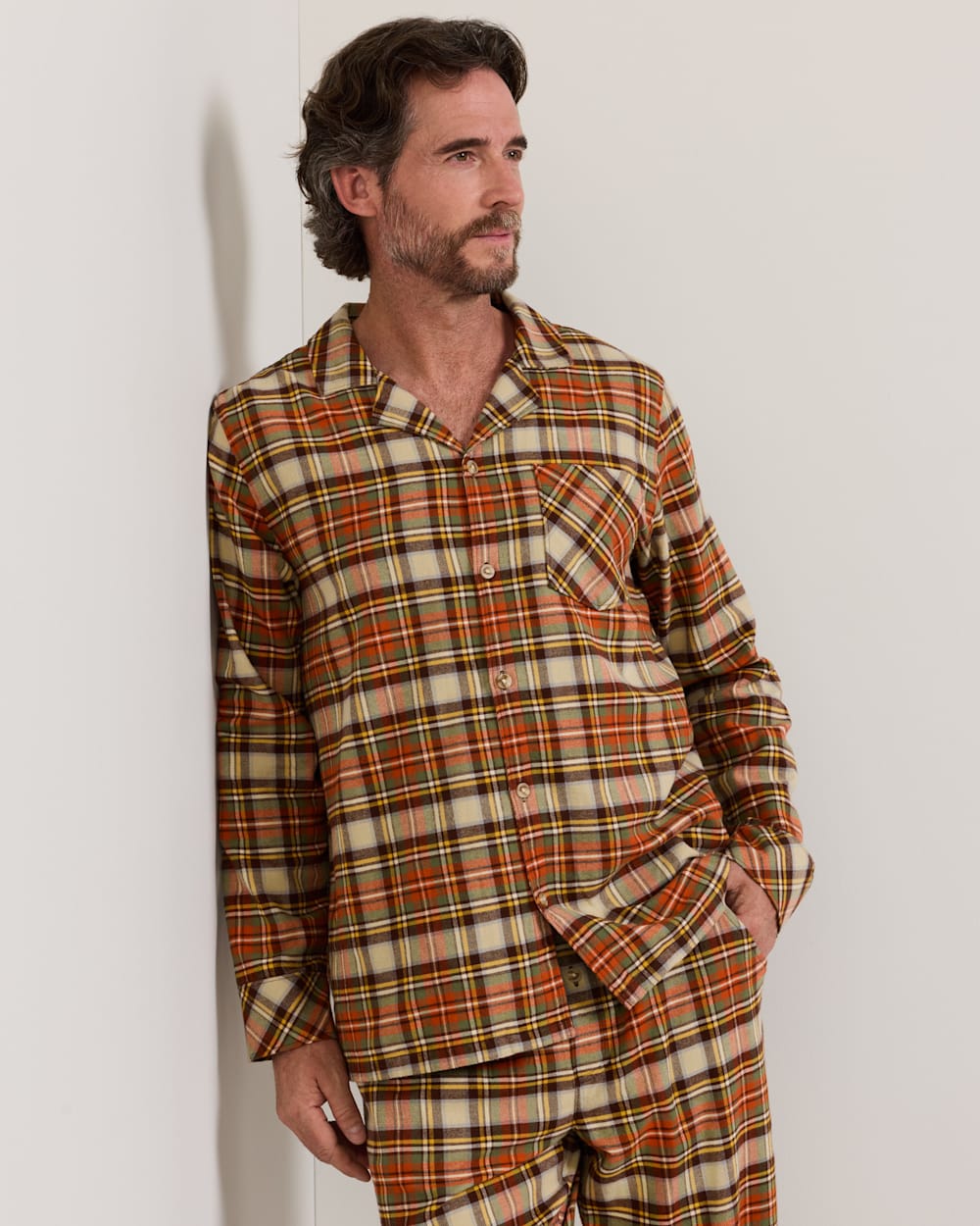 ALTERNATE VIEW OF MEN'S PLAID FLANNEL PAJAMA SET IN RED/TAN PLAID image number 6