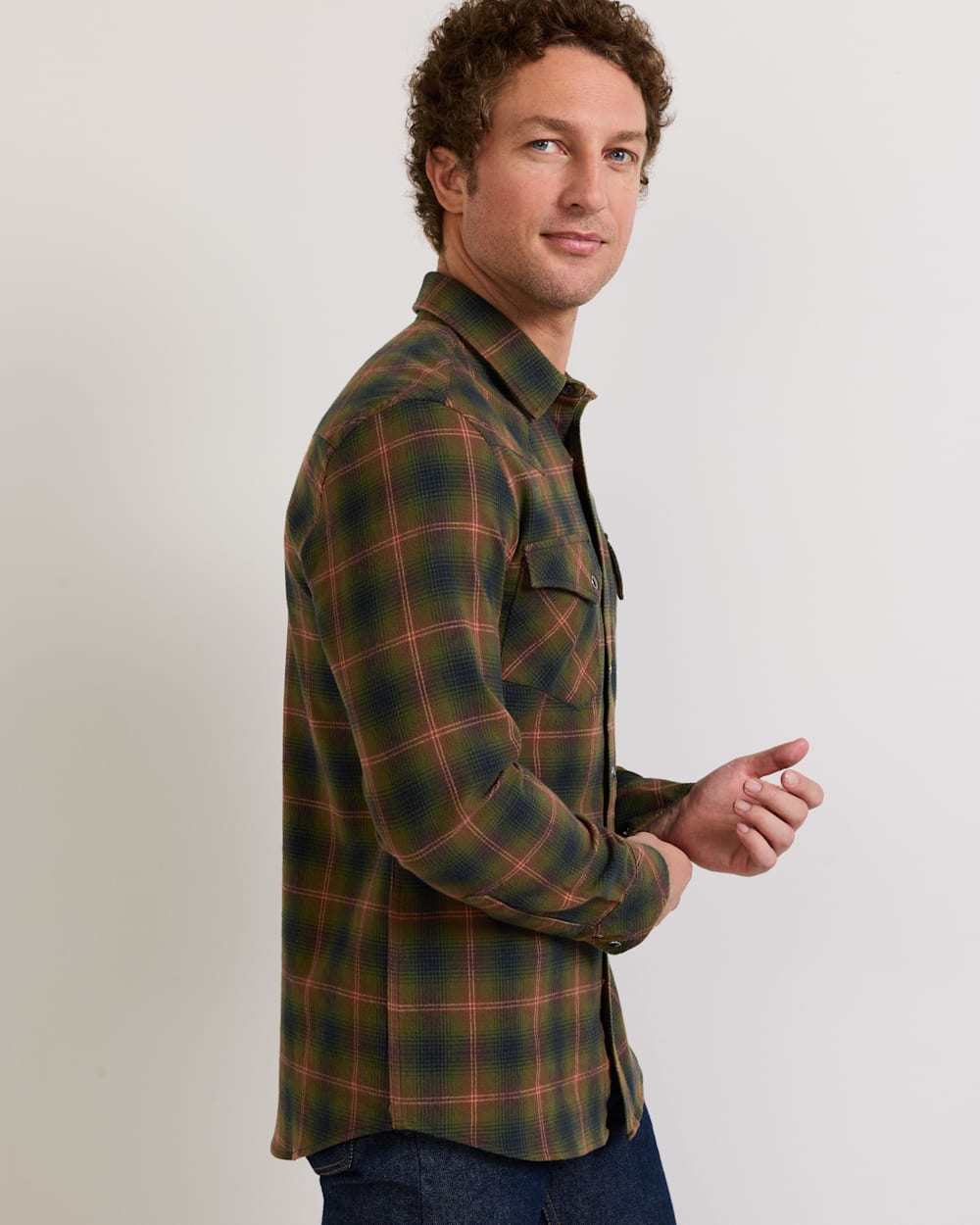 ALTERNATE VIEW OF MEN'S PLAID SNAP-FRONT WYATT COTTON SHIRT IN OLIVE/NAVY image number 3