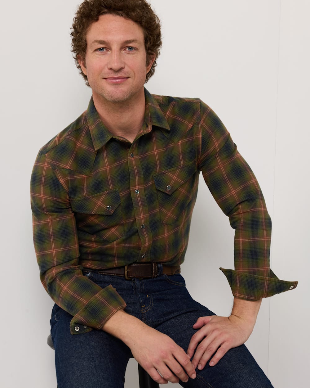 ALTERNATE VIEW OF MEN'S PLAID SNAP-FRONT WYATT COTTON SHIRT IN OLIVE/NAVY image number 5