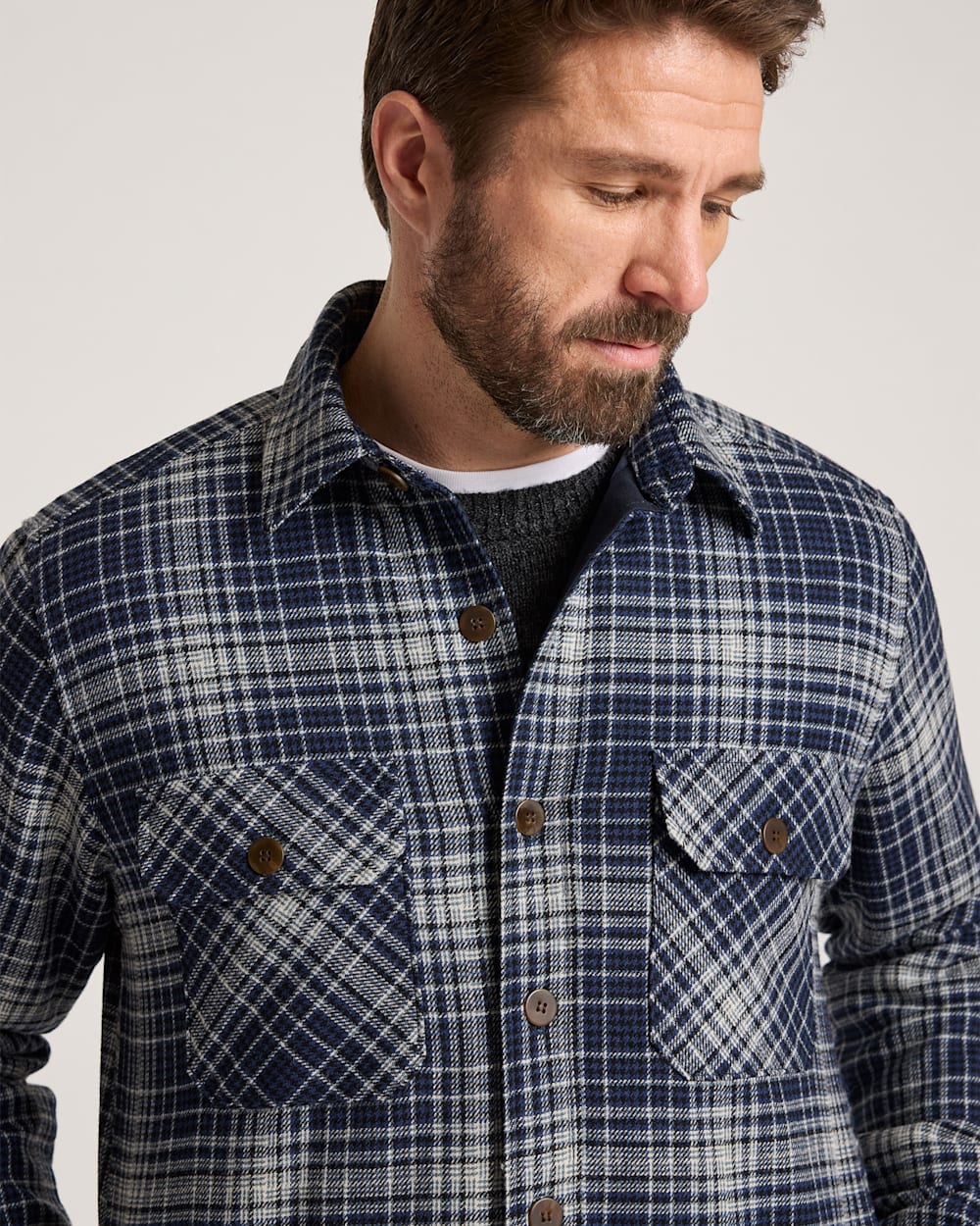 ALTERNATE VIEW OF PLAID QUILTED CPO JACKET IN NAVY GLEN OMBRE image number 4