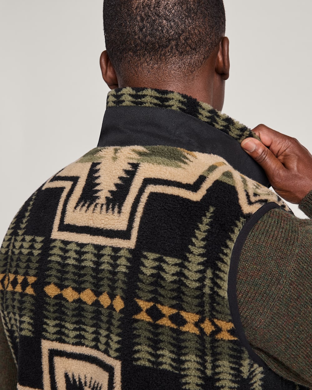 ALTERNATE VIEW OF MEN'S HARDING FLEECE VEST IN GREEN TEA image number 4