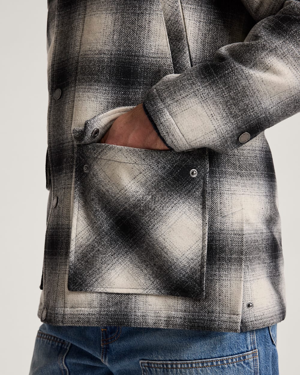 ALTERNATE VIEW OF MEN'S BOZEMAN WOOL FIELD COAT IN BLACK/IVORY PLAID image number 5