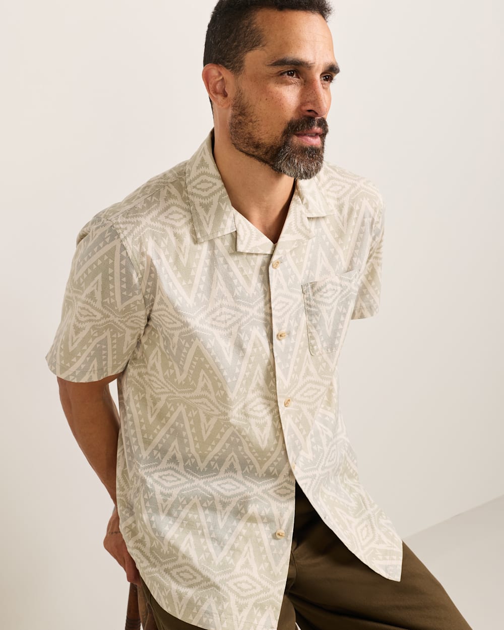 ALTERNATE VIEW OF MEN'S SHORT-SLEEVE ALOHA COTTON CAMP SHIRT IN ECRU HELENA MULTI image number 5
