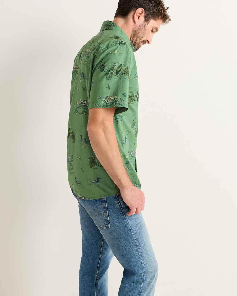 ALTERNATE VIEW OF MEN'S SHORT-SLEEVE SHORELINE COTTON SHIRT IN GREEN LAKESIDE image number 3