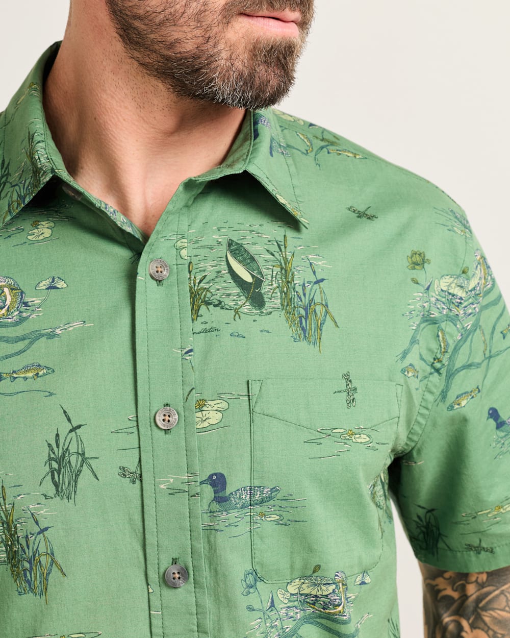 ALTERNATE VIEW OF MEN'S SHORT-SLEEVE SHORELINE COTTON SHIRT IN GREEN LAKESIDE image number 4