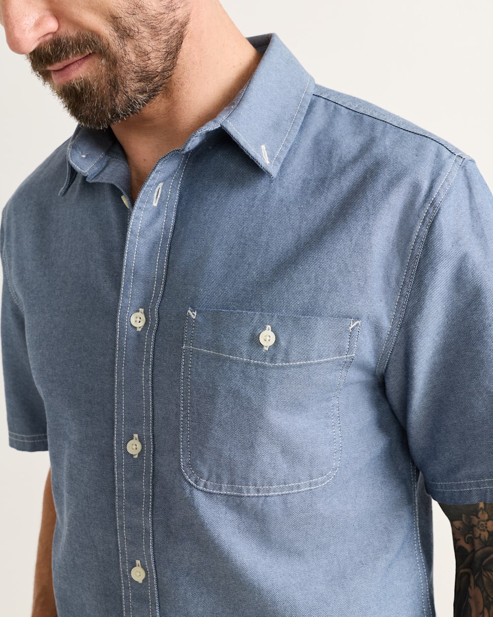 ALTERNATE VIEW OF MEN'S SHORT-SLEEVE BAYSIDE SHIRT IN BLUE image number 4