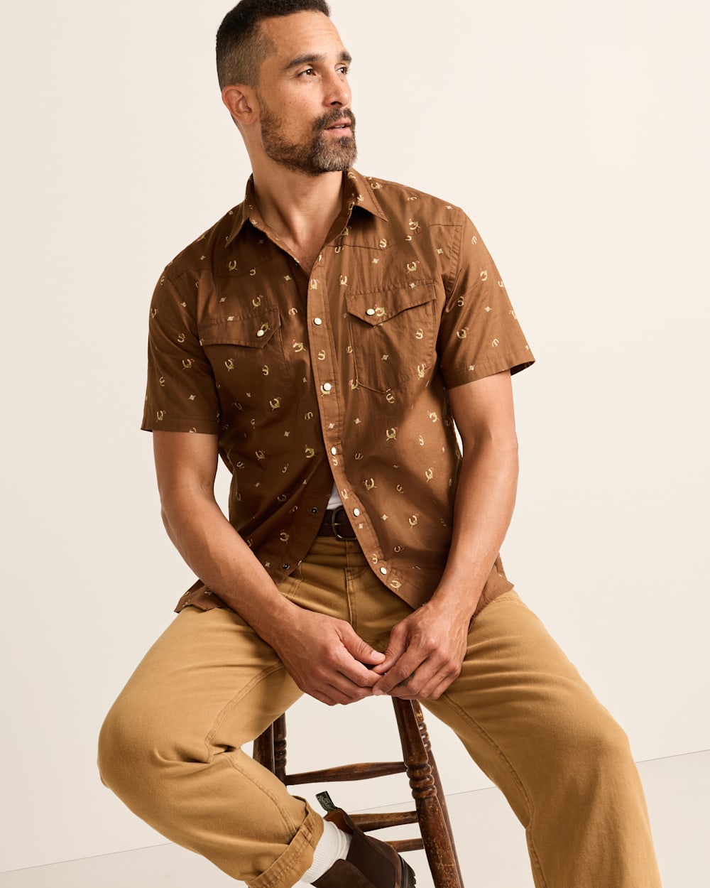 MEN'S SHORT-SLEEVE LARAMIE SNAP-FRONT SHIRT IN BROWN HORSESHOE image number 1