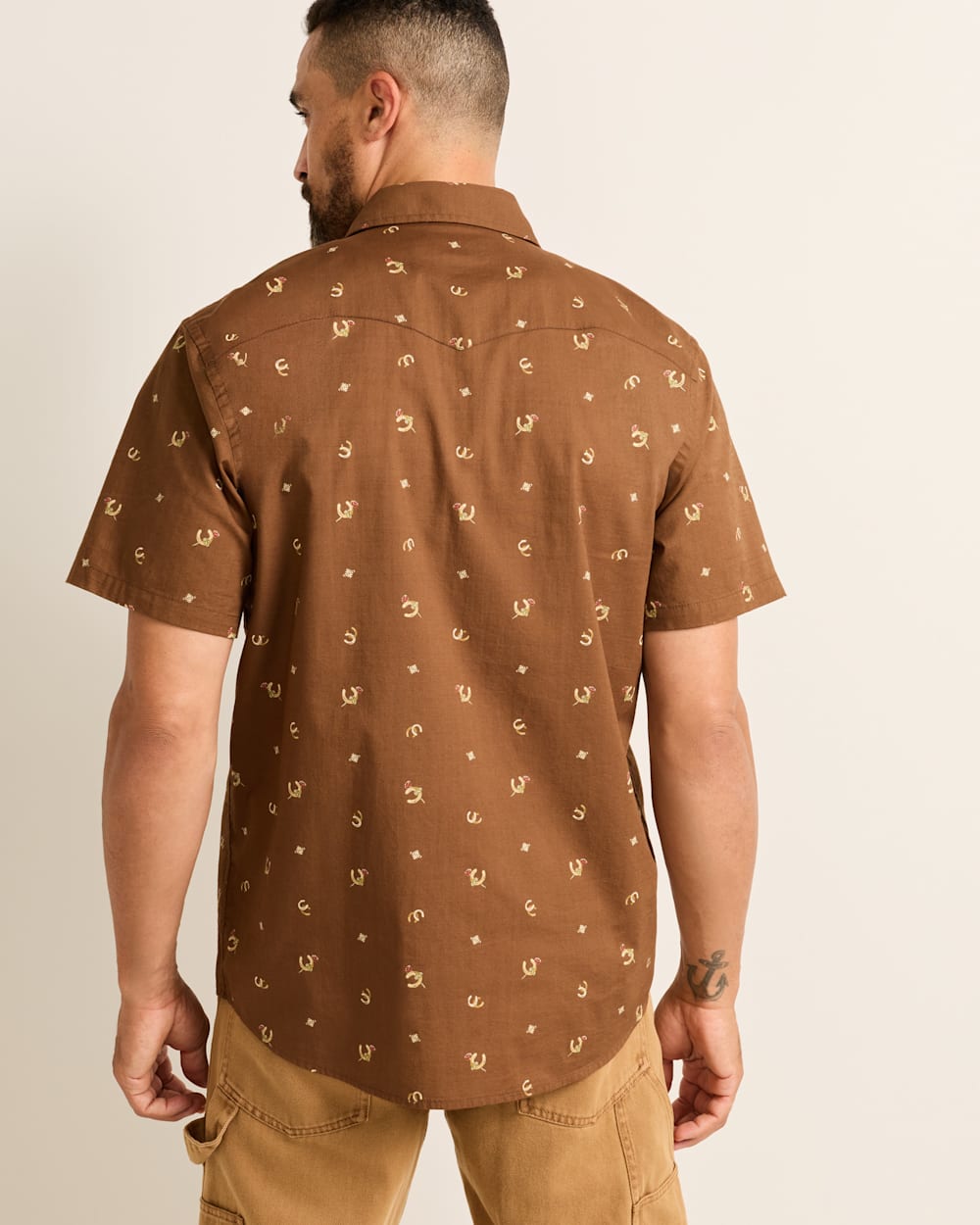 ALTERNATE VIEW OF MEN'S SHORT-SLEEVE LARAMIE SNAP-FRONT SHIRT IN BROWN HORSESHOE image number 2