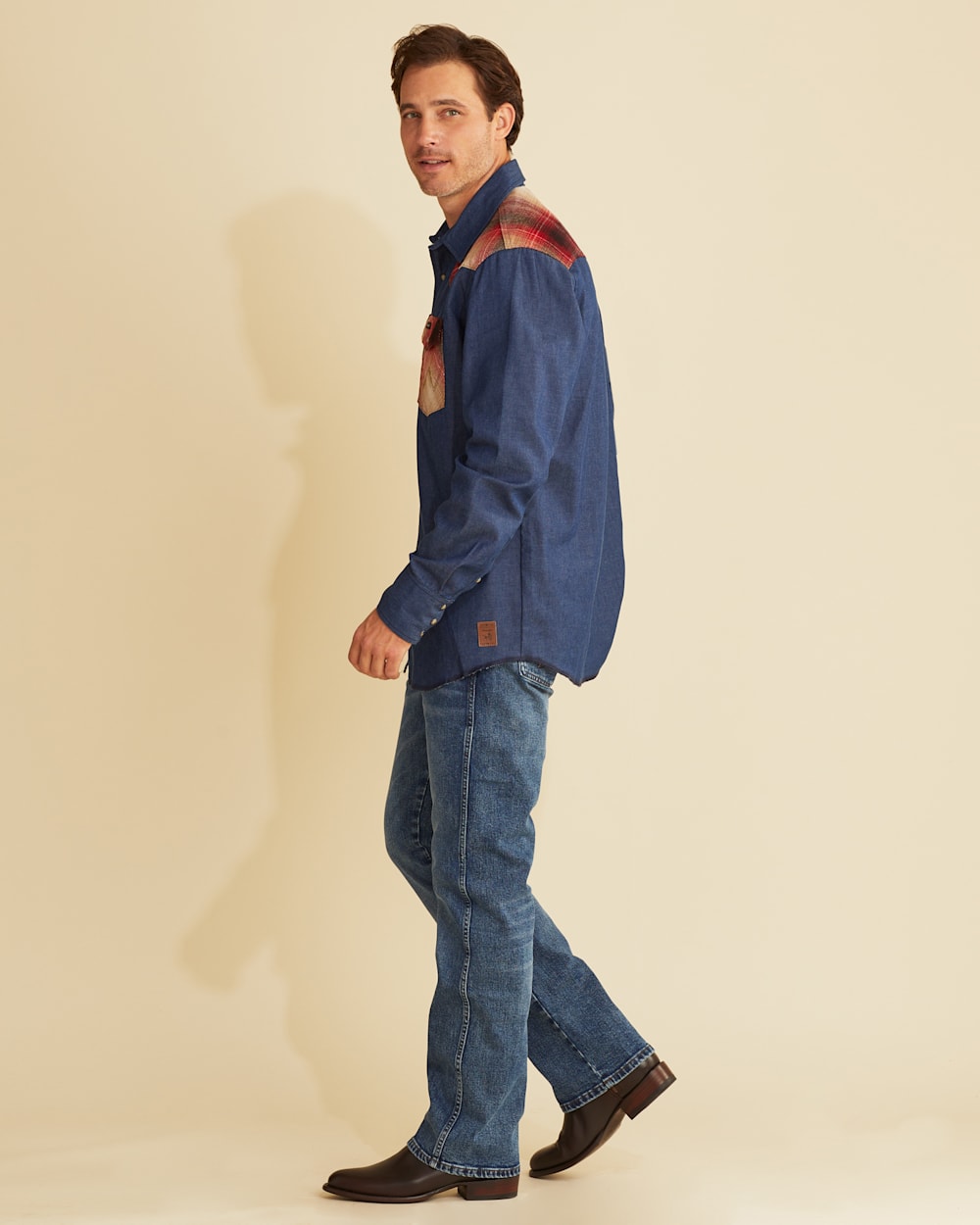 ALTERNATE VIEW OF WRANGLER X PENDLETON MEN'S LONG-SLEEVE DENIM WORKSHIRT IN MEDIUM WASH image number 2