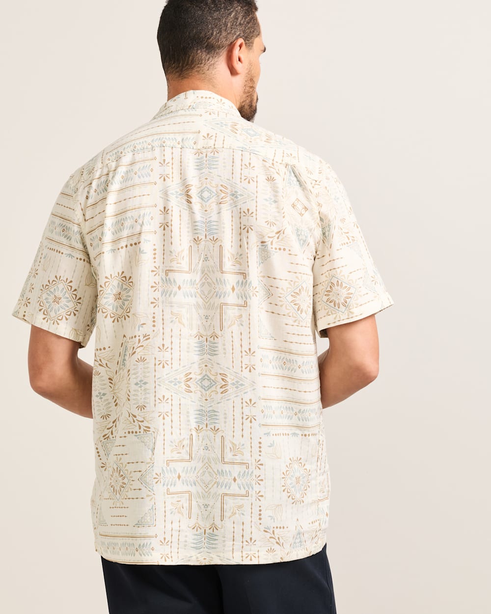 ALTERNATE VIEW OF MEN'S SHORT-SLEEVE ALOHA LINEN CAMP SHIRT IN ECRU LAUREL GROVE image number 2