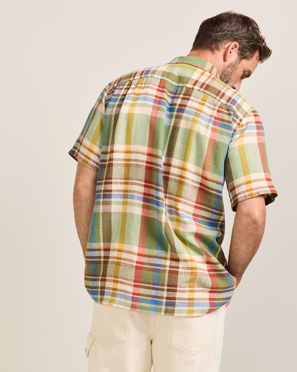 ALTERNATE VIEW OF MEN'S SHORT-SLEEVE PLAID ALOHA LINEN CAMP SHIRT IN GREEN MULTI PLAID image number 2