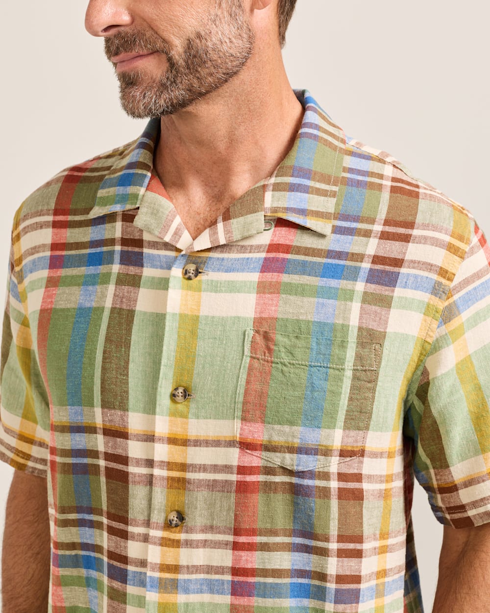 ALTERNATE VIEW OF MEN'S SHORT-SLEEVE PLAID ALOHA LINEN CAMP SHIRT IN GREEN MULTI PLAID image number 4
