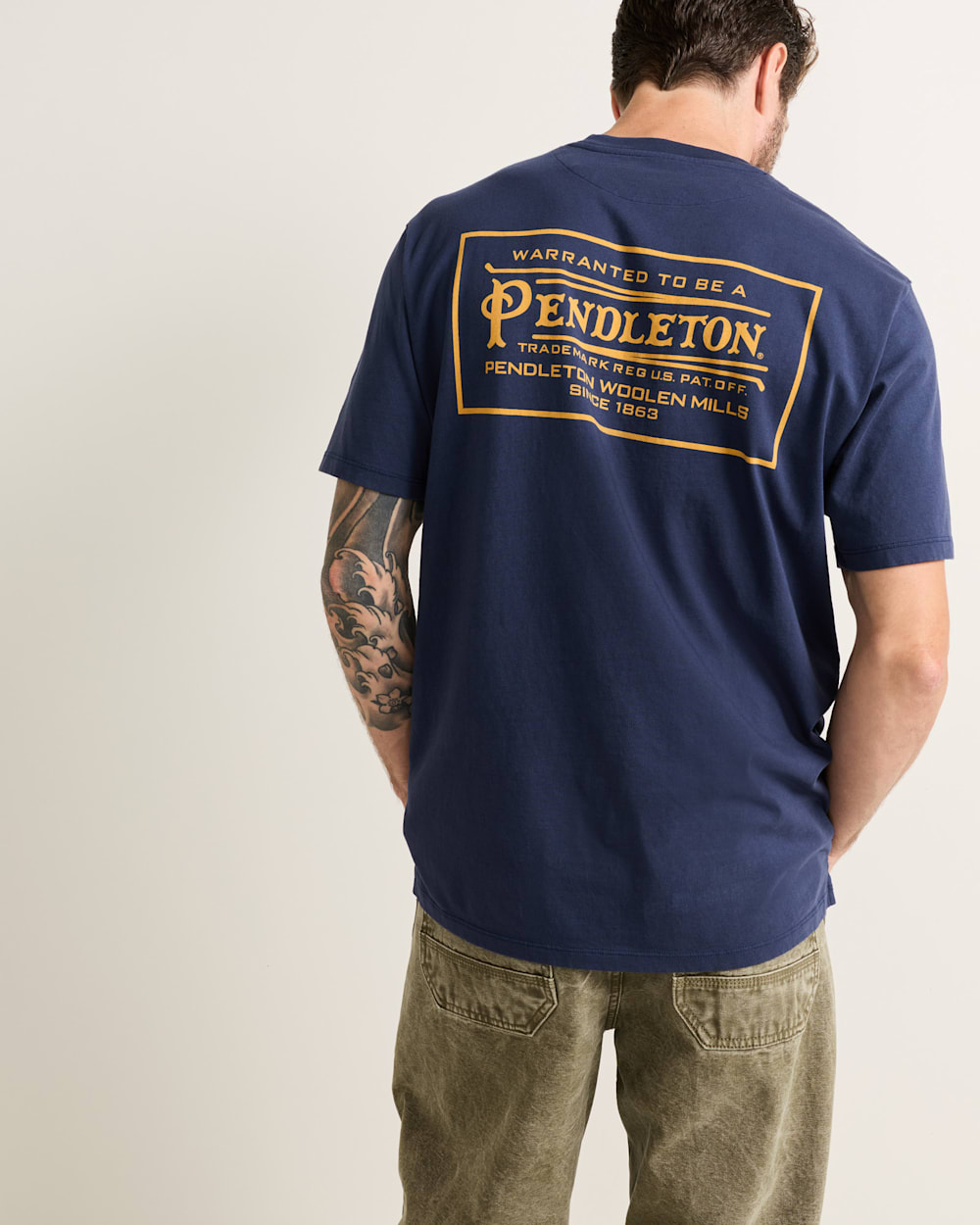 ALTERNATE VIEW OF MEN'S SHORT-SLEEVE DESCHUTES VINTAGE GRAPHIC TEE IN NAVY/GOLD image number 2