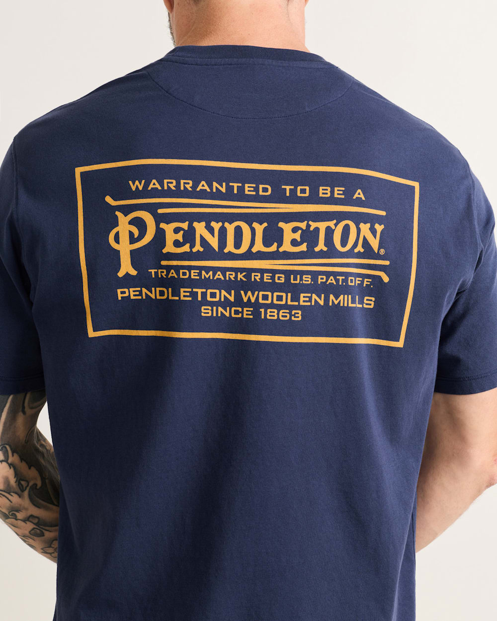 ALTERNATE VIEW OF MEN'S SHORT-SLEEVE DESCHUTES VINTAGE GRAPHIC TEE IN NAVY/GOLD image number 5